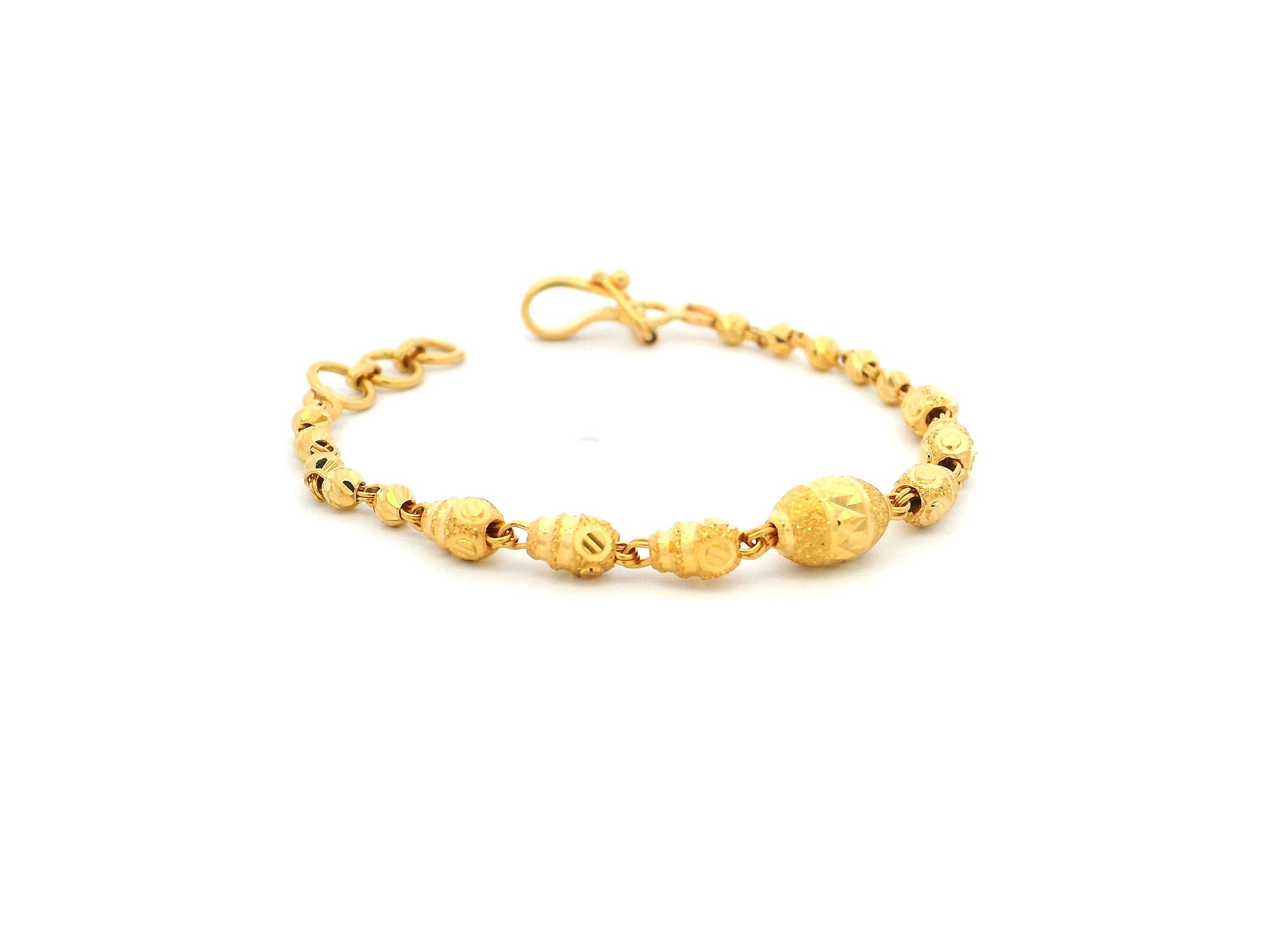 22ct Yellow Gold Children's Bracelet with Diamond-Cut Beads & 'U' Hook Clip Clasp – Secure Fastening for Kids