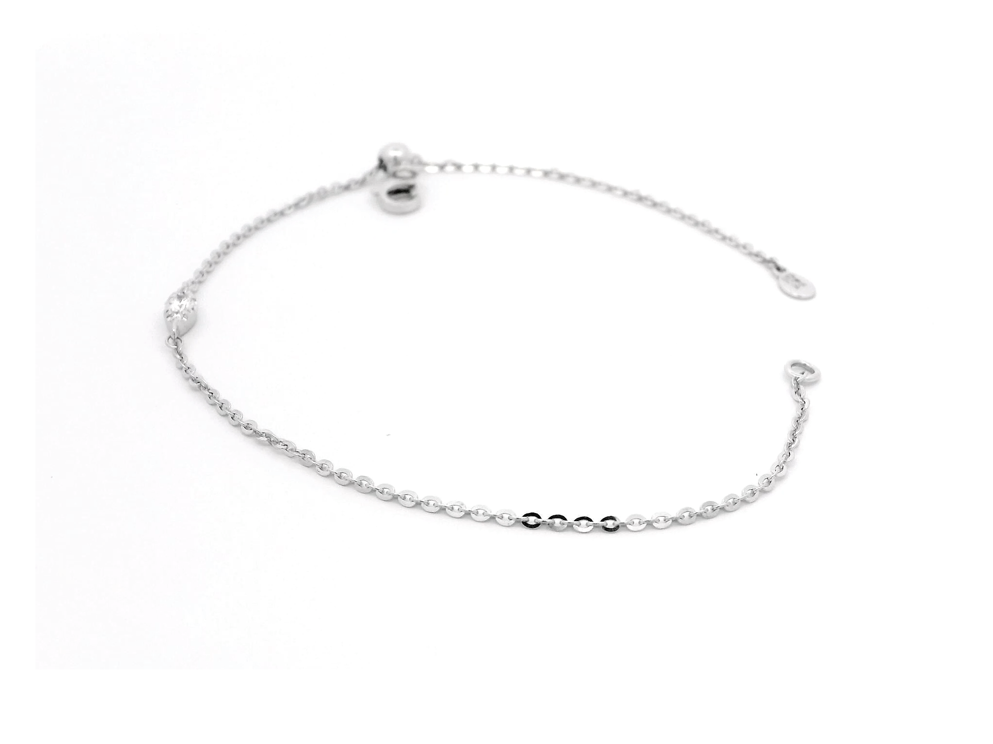 18ct White Gold Adjustable Bracelet with Round Brilliant Cut Diamonds – Elegant & Timeless