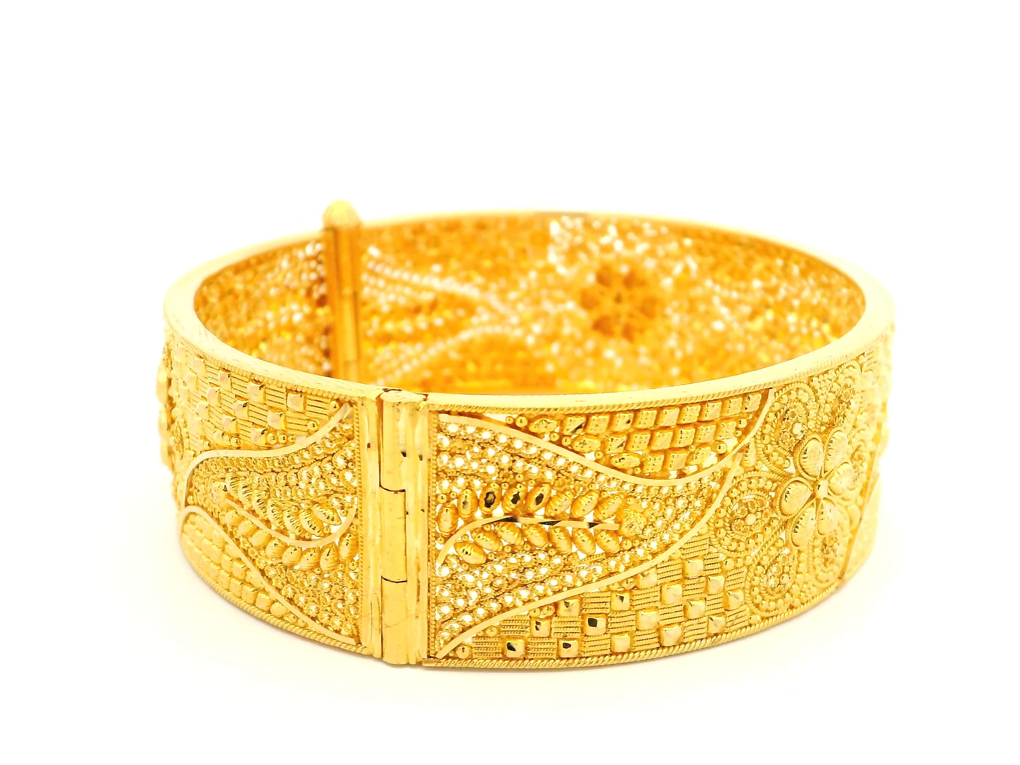 22ct Yellow Gold Bangle with Filigree Work & Secure Screw Fitting – Elegant, Intricate Design