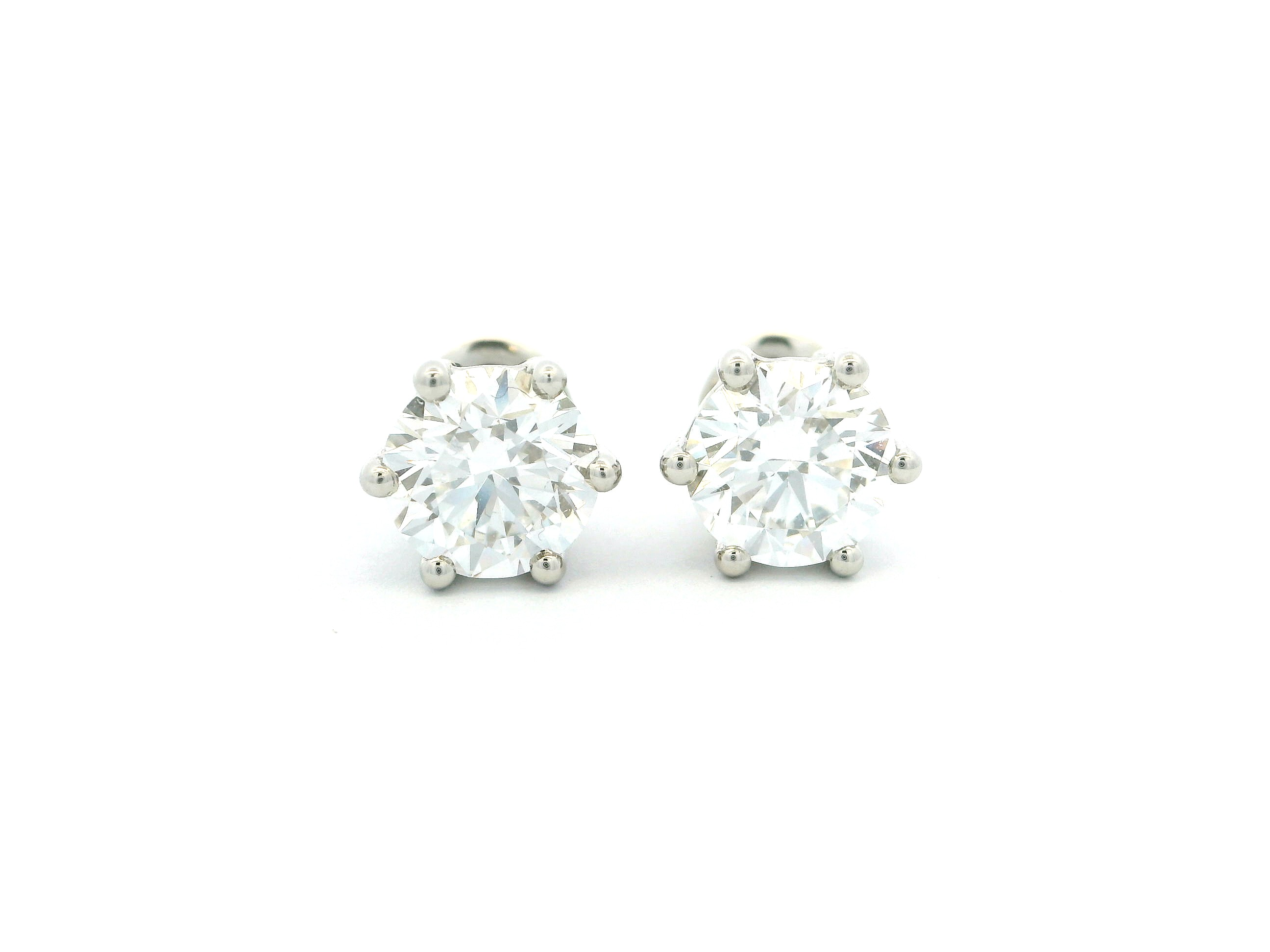 Platinum Lab-Grown Diamond Screw Back Six-Claw Stud Earrings – Timeless Elegance